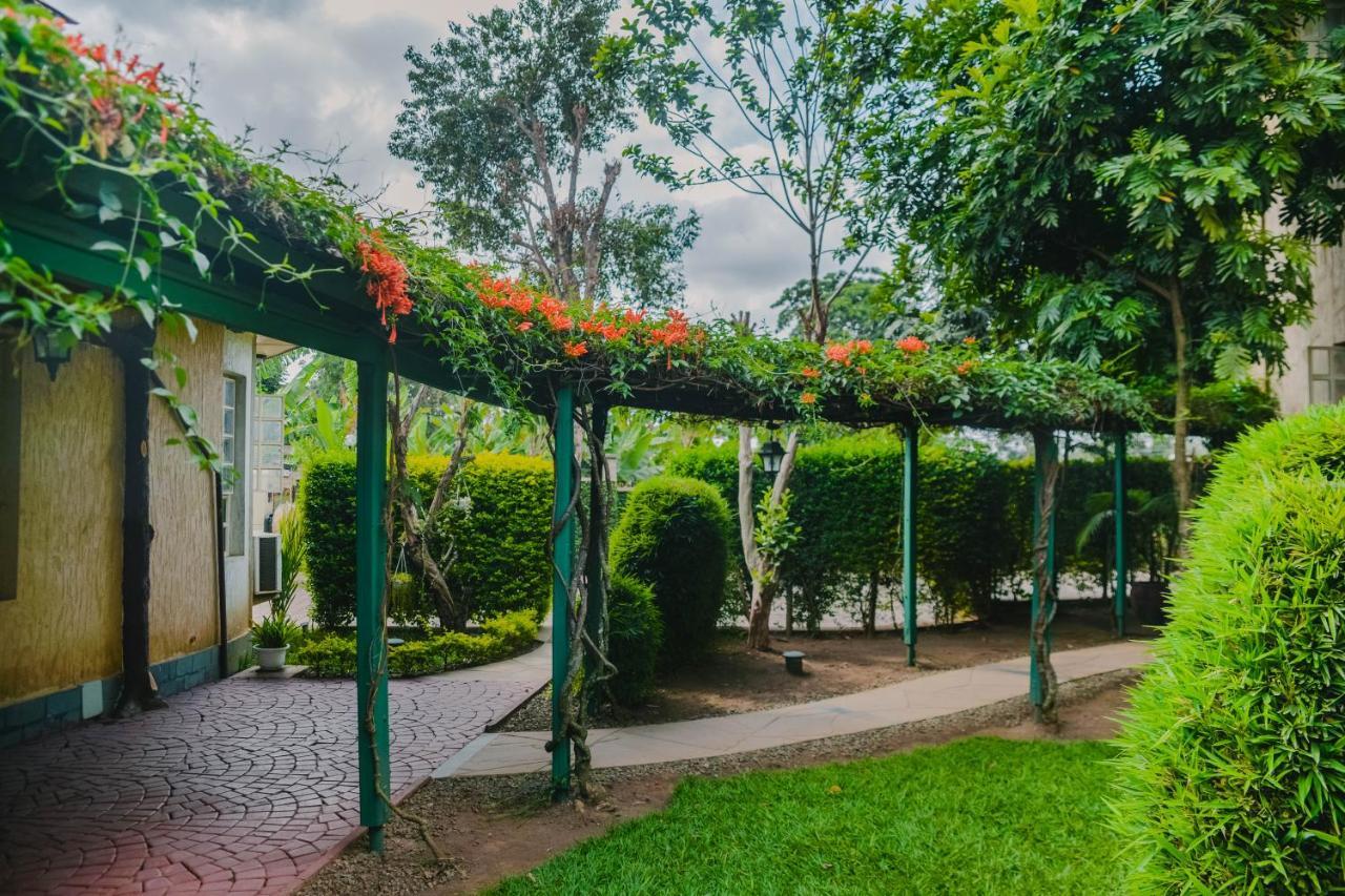 Crest Safari Lodge Bed And Breakfast Arusha Exterior foto